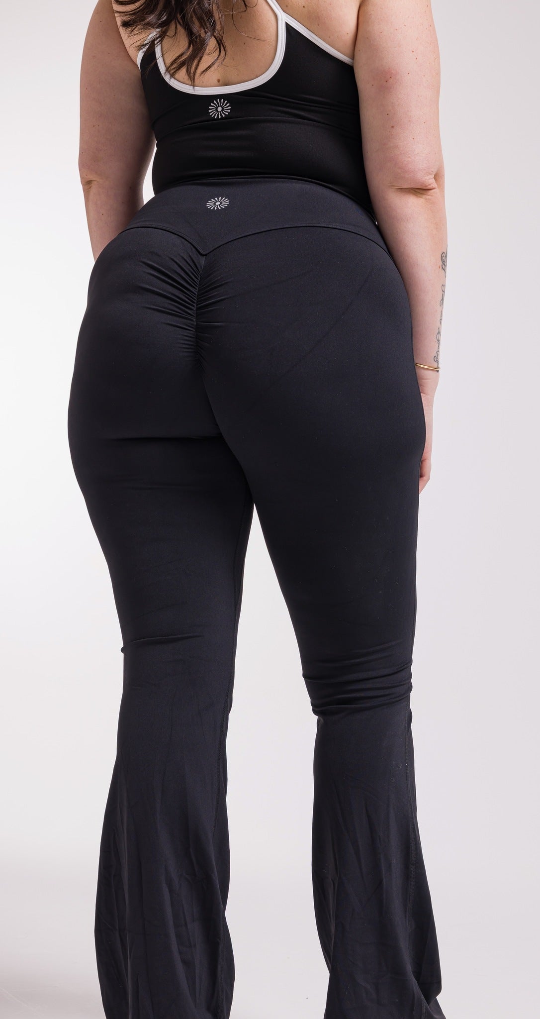 Pantalon Noir Flare – Soleil du Sud