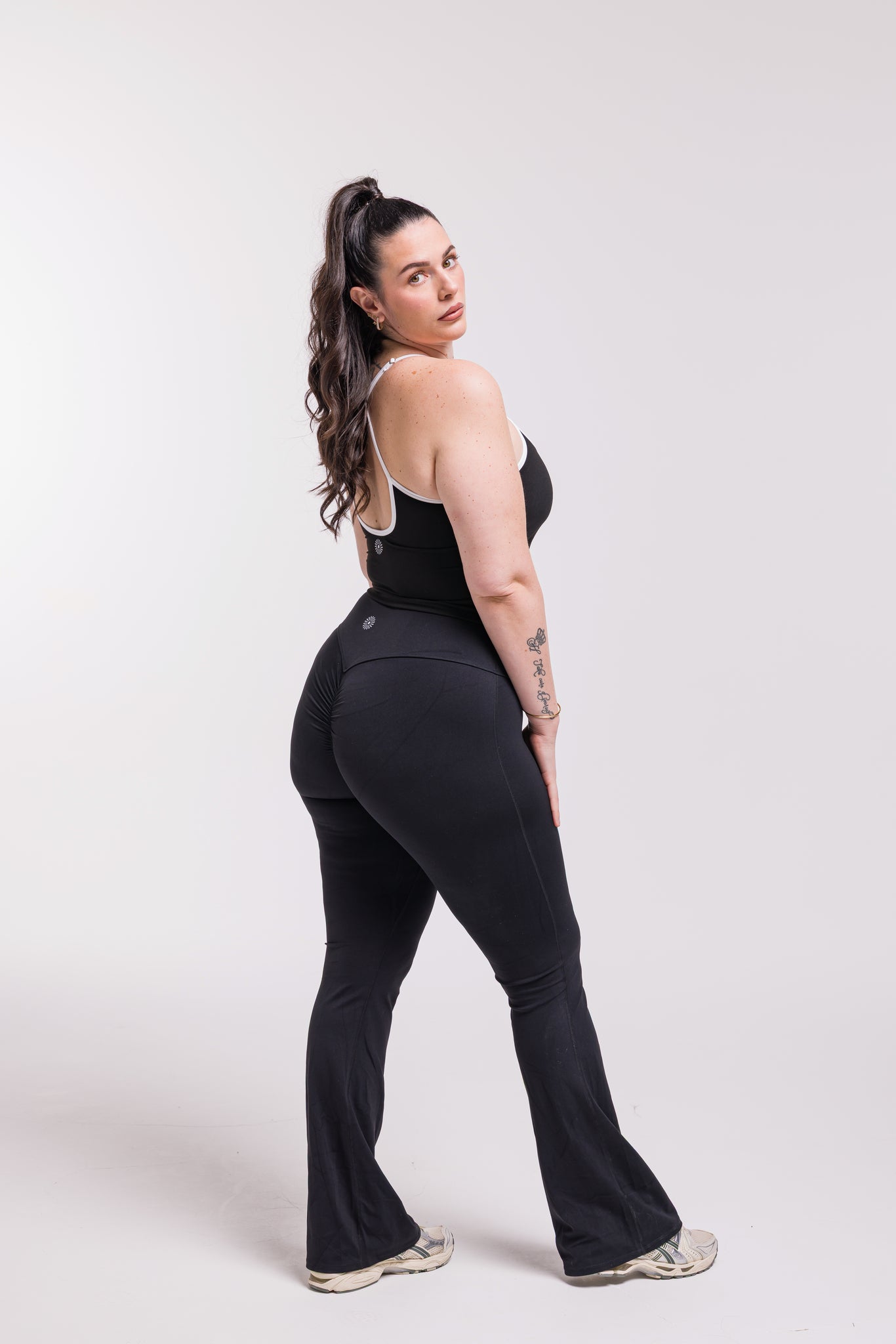 Pantalon Noir Flare – Soleil du Sud