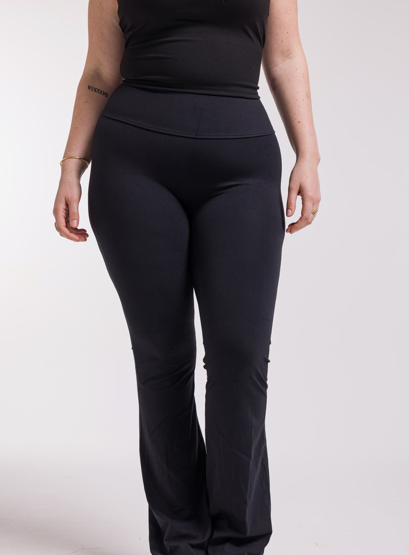 Pantalon Noir Flare – Soleil du Sud