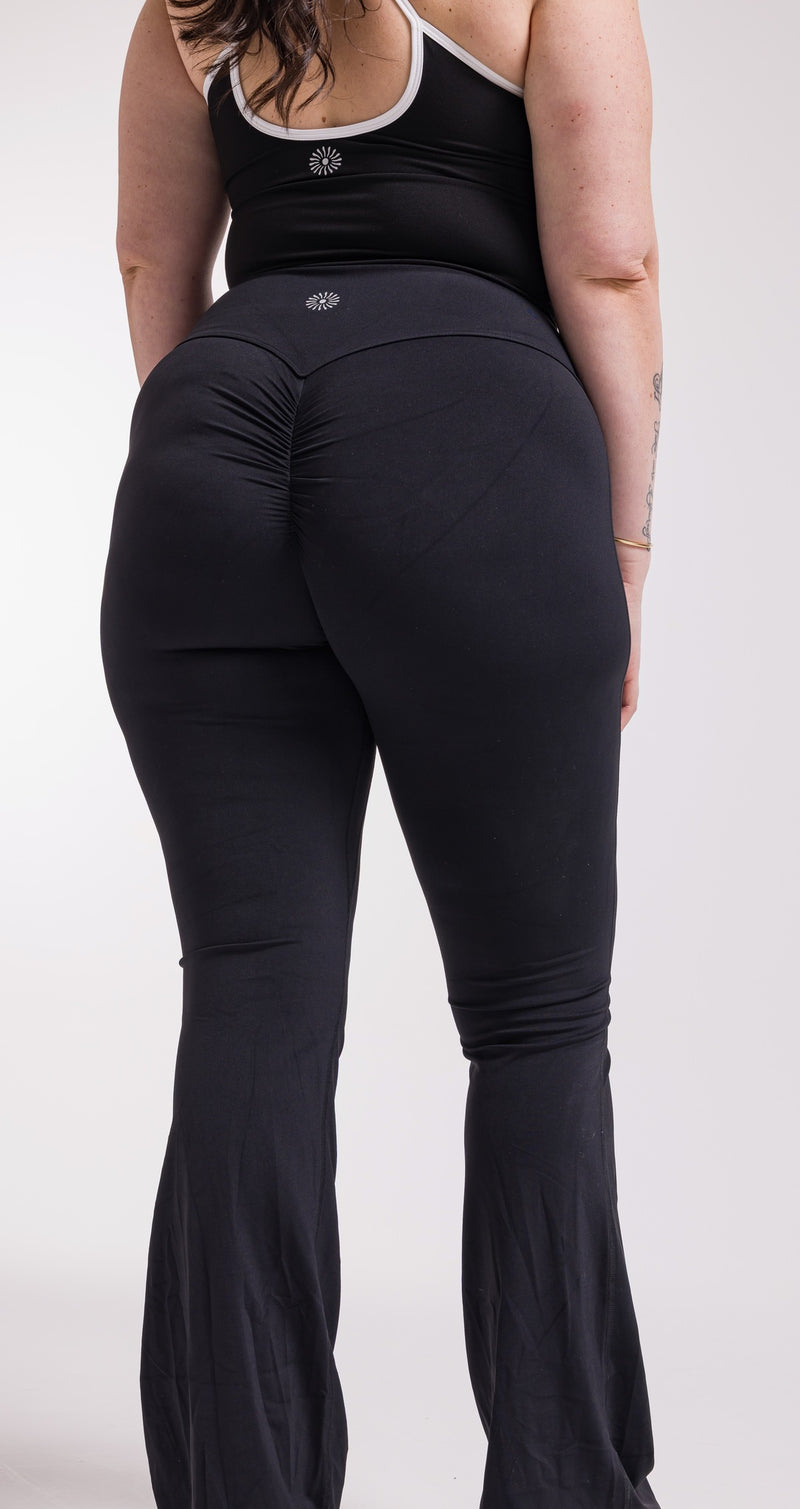 Pantalon Noir Flare – Soleil du Sud