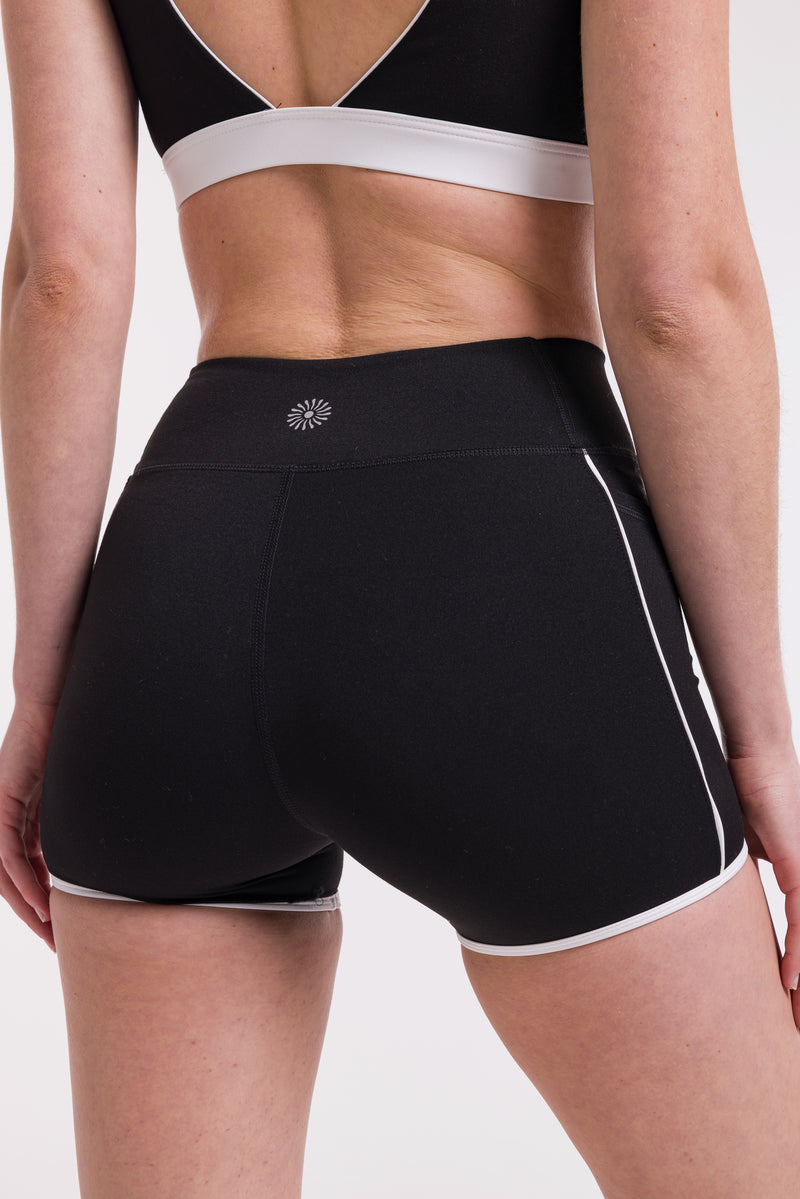 Short Noir à Bandes Blanches – Soleil du Sud